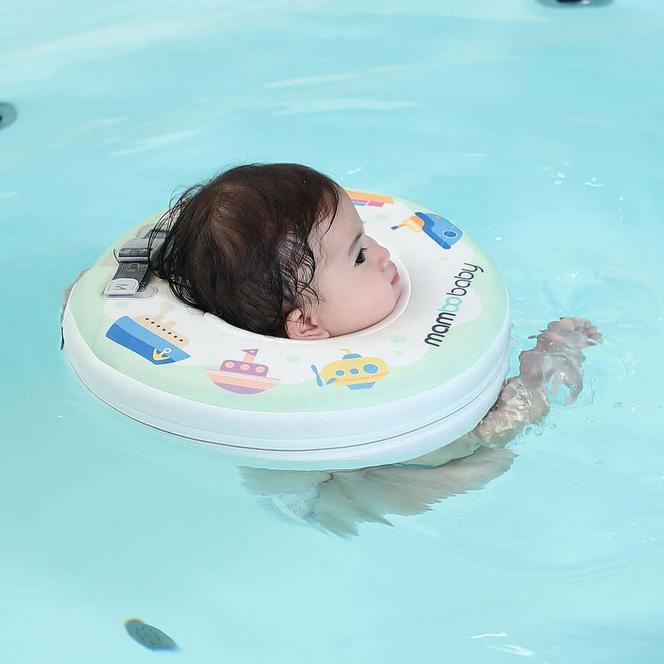 De zijdezachte, 3-laagse eco-vriendelijke stof van de Mambobaby upgraded nek zwemband voorkomt irritatie.