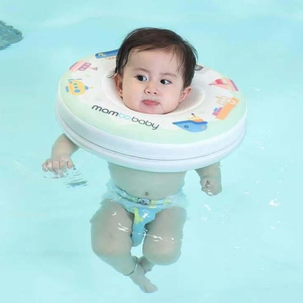 De Mambobaby™ Luxe Nek Zwemband in Bloemen en Bootjes designs voor baby's 0-12 maanden.