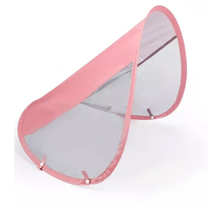 De luxe roze Mambobaby™ zonnekap met UPF 50+ bescherming tegen schadelijke UV-stralen. Deze afneembare canopy met ademend mesh beschermt de babyhuid en houdt je kindje heerlijk koel en in de schaduw tijdens het zwemmen. ☀️🎀