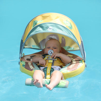 Grootouder met baby in Mambobaby zwemband - Waterpret voor het hele gezin