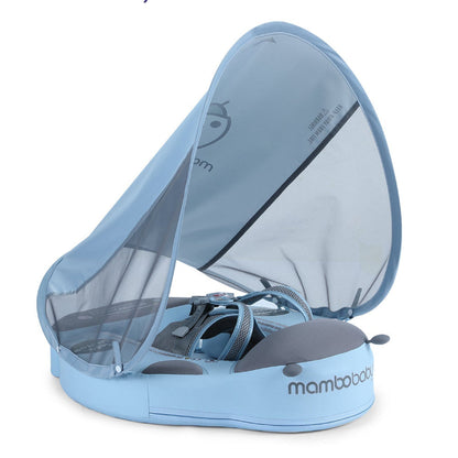 De blauwe Mambobaby™ zwemtrainer (3-24 maanden). Een luxe, onzinkbare baby float met een veilige Pearl-Foam™ kern en een 5-punts veiligheidsharnas voor zorgeloos waterplezier.